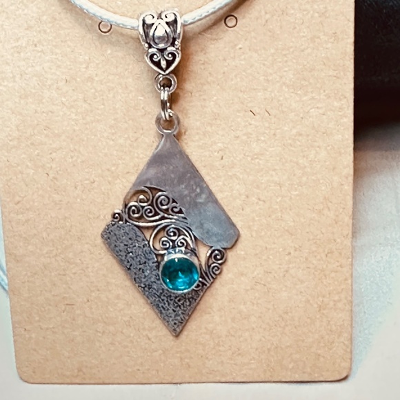 925 Sterling Silver Plated Round Blue Topaz on Kite Setting w/Curly Cues - Picture 2 of 11